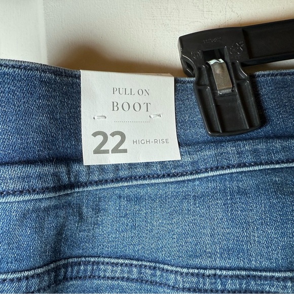 Lane Bryant Woman’s Boot Cut High Rise Pull On Jeans Size 22 Medium Wash NWT - Picture 9 of 12